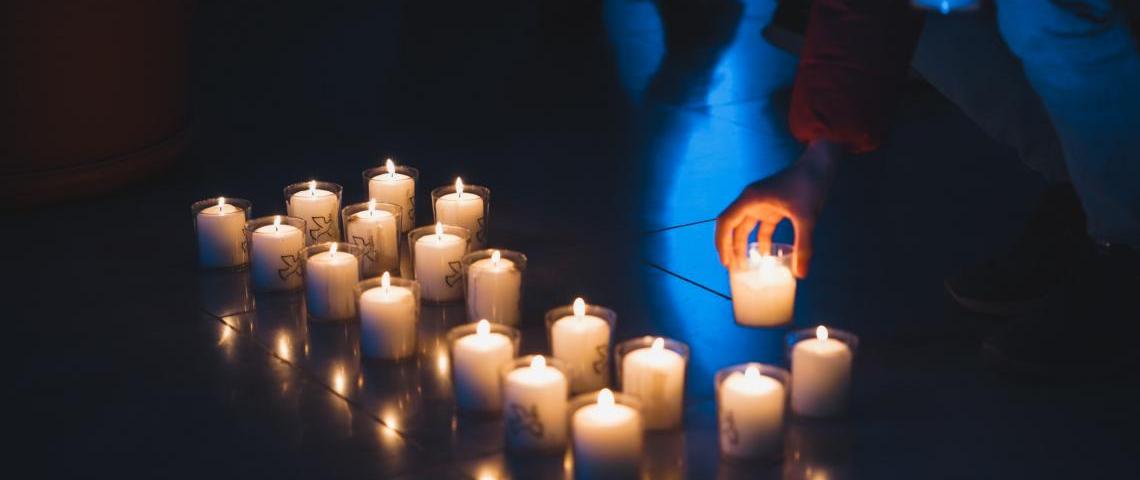 candles-7121575_by_Sebastian_Strauch_pixabay_pfarrbriefservice.jpg_189576943